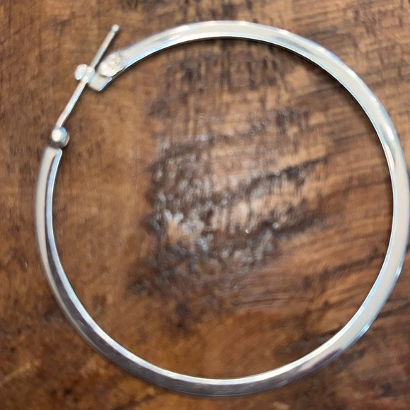 Robert Coin 18k White Gold Hoop Earrings - Picture 5 of 6